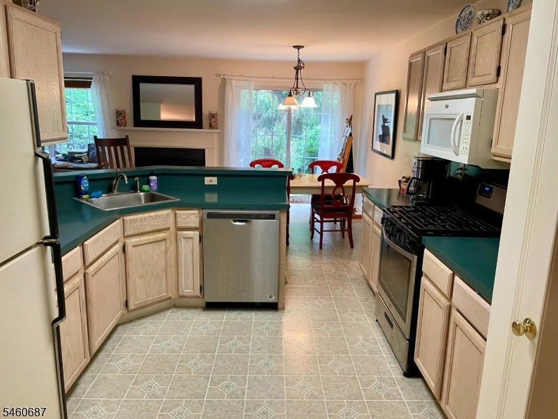 67 Woodmont Dr