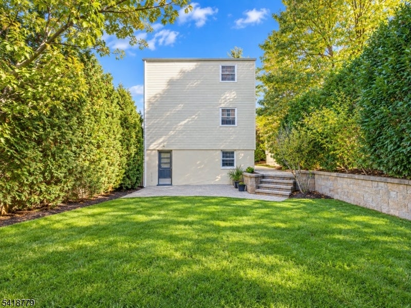 23 Nassau Rd