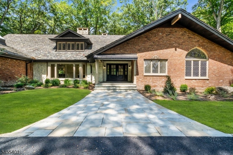 17 Deerhill Drive