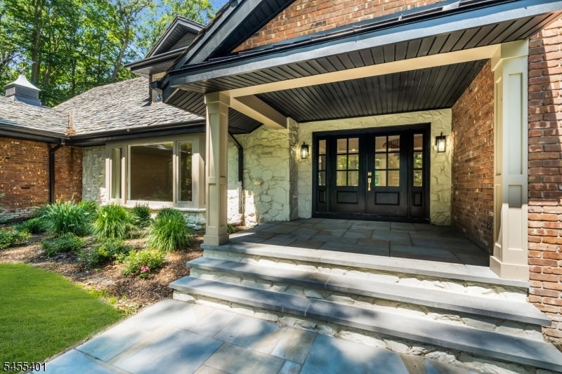 17 Deerhill Drive