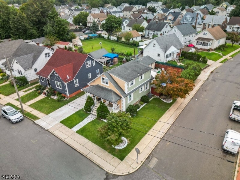 18 W Grochowiak St
