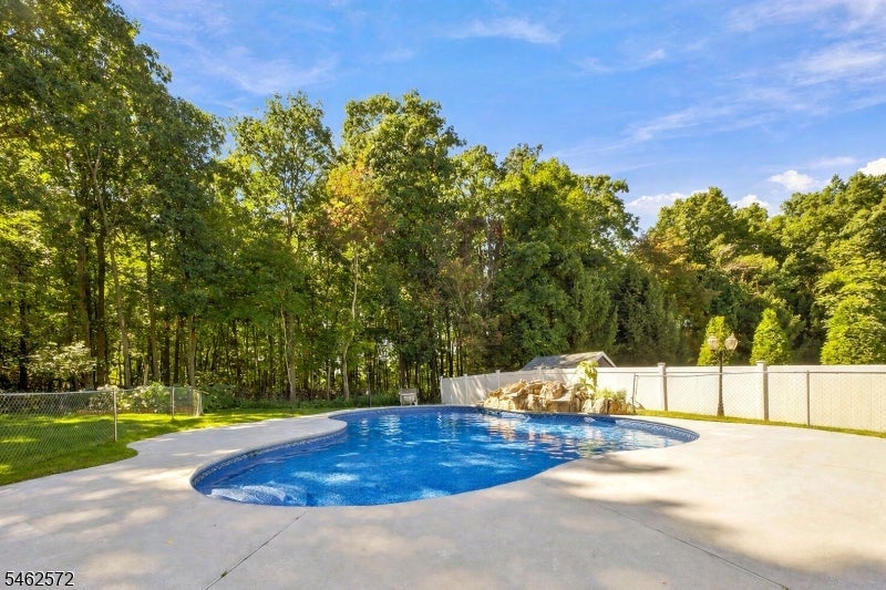 58 Fox Chase Ln