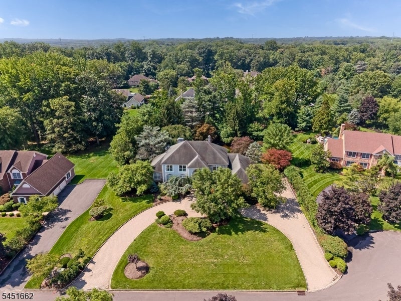 31 Blackbirch Rd