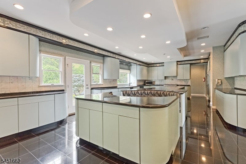 31 Blackbirch Rd