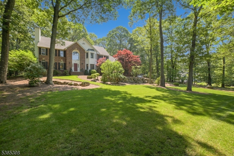 4 Knollwood Ter