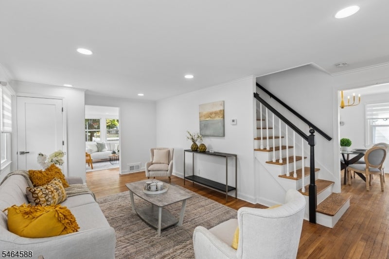 28 Laurel Pl