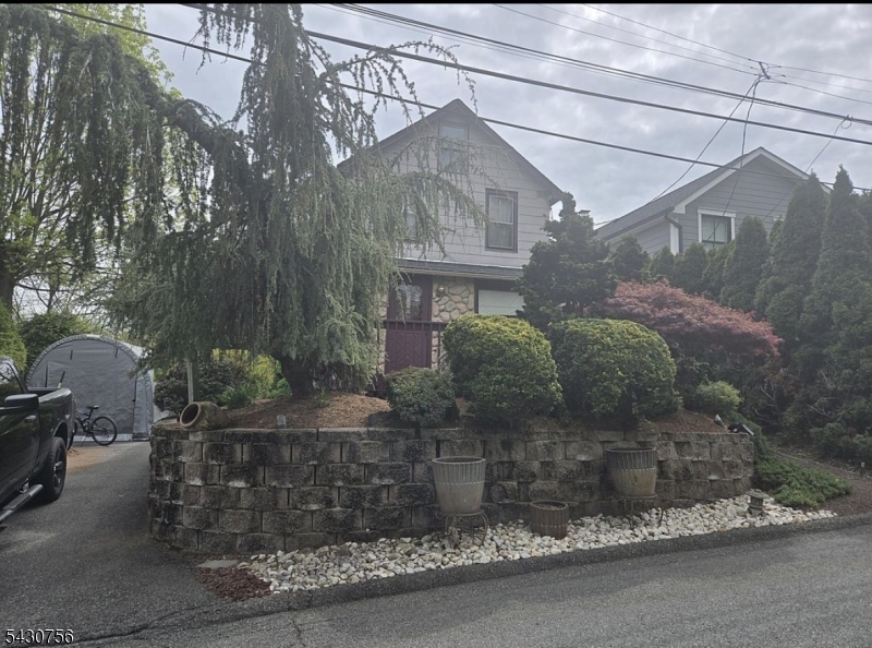 4 Montville Ave