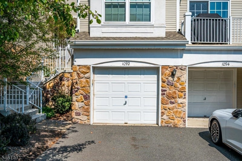 1092 Shadowlawn Dr