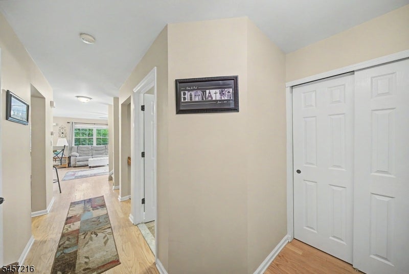 42 HICKORY WAY