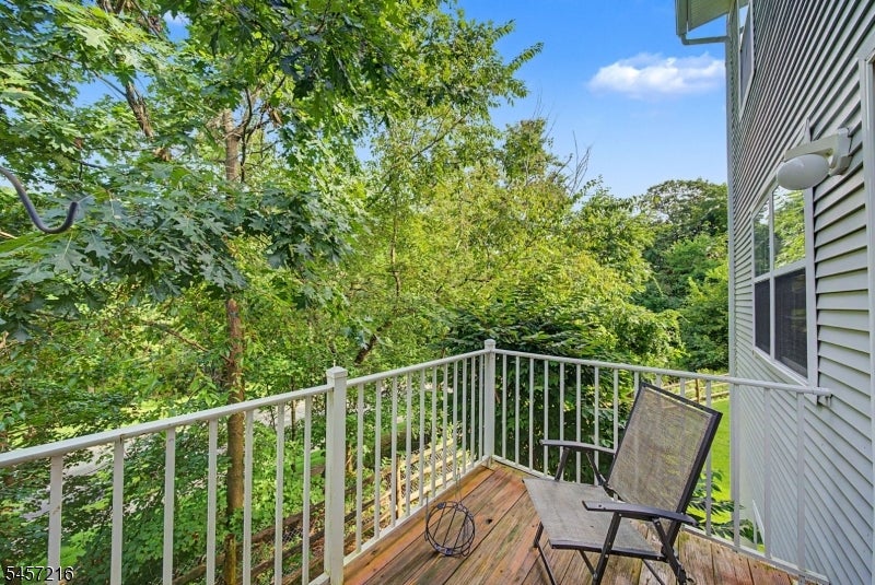 42 HICKORY WAY