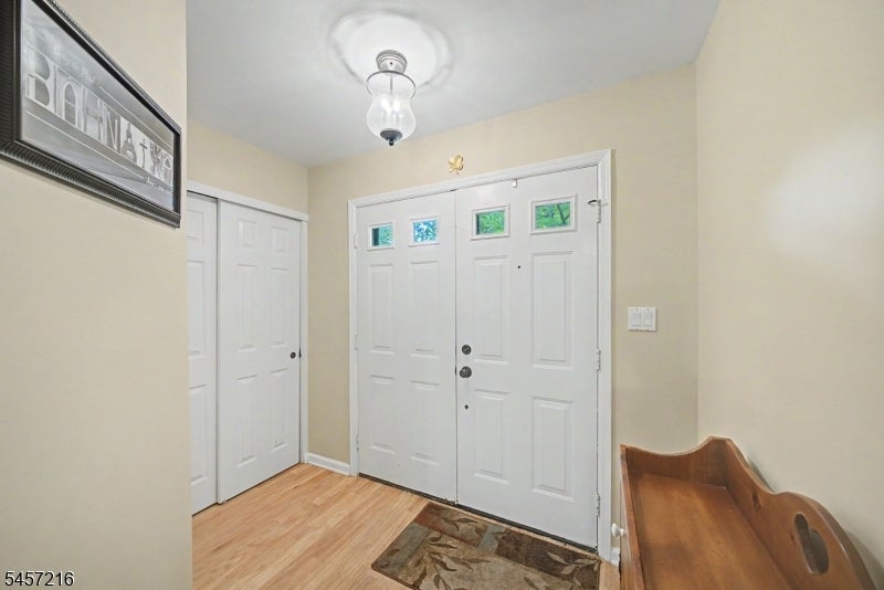 42 HICKORY WAY