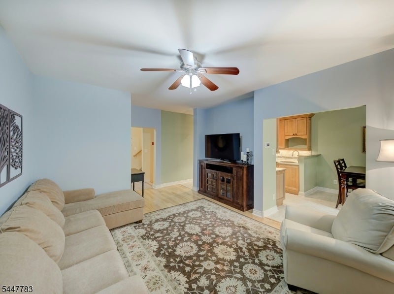 7 Old Orchard Ct