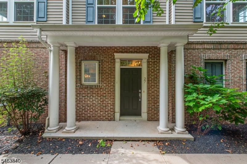 27 Truman Dr