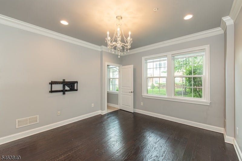 27 Truman Dr