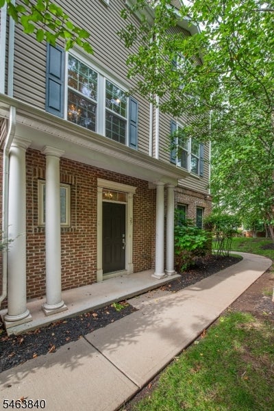 27 Truman Dr