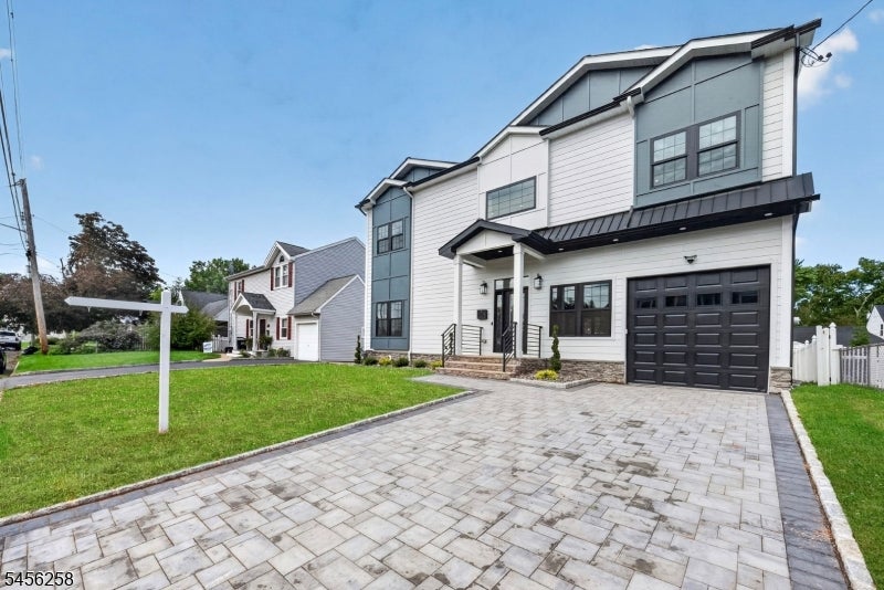 229 East Ln