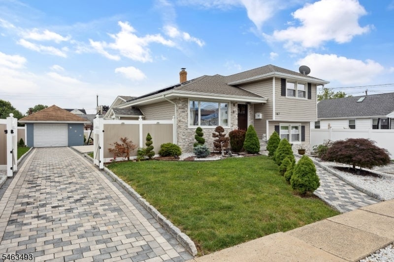 147 James St