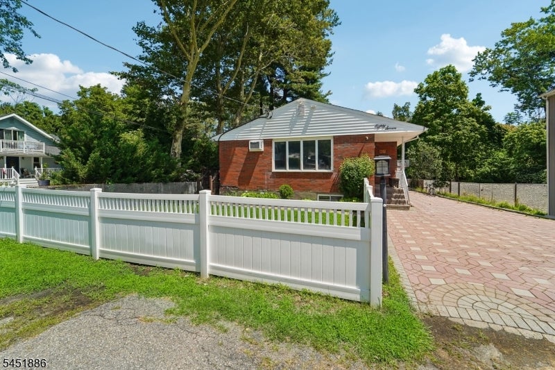 87 Berkshire Ave