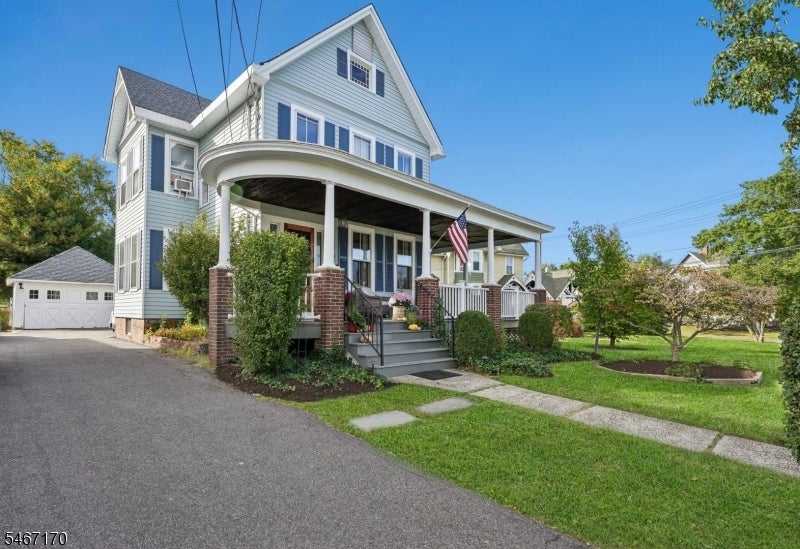 73 N Doughty Ave