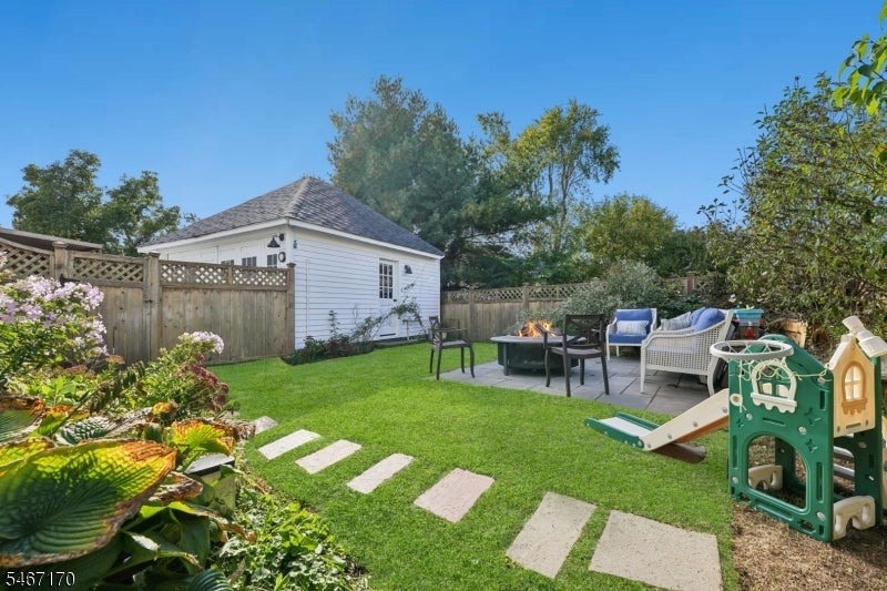 73 N Doughty Ave