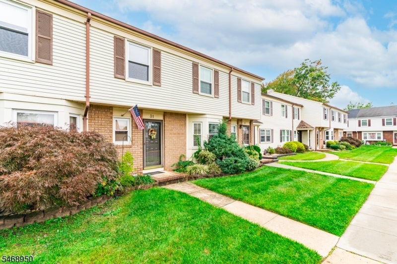31 Astor Ct