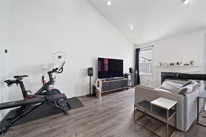 1 Barrister St