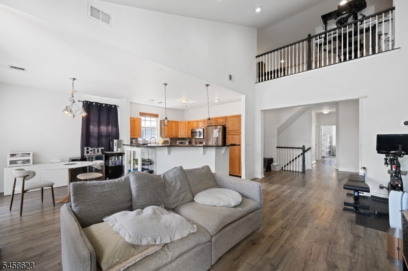 1 Barrister St