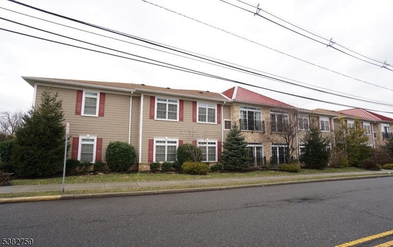 475 Avenel St 102