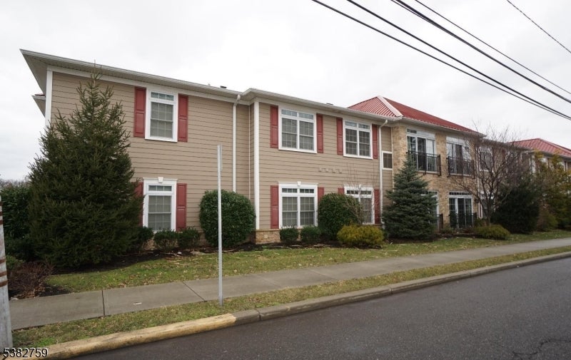 475 Avenel St 102