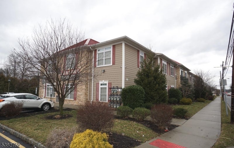 475 Avenel St 102