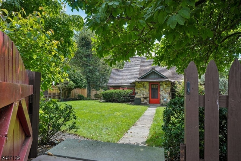 22 Lake Trail