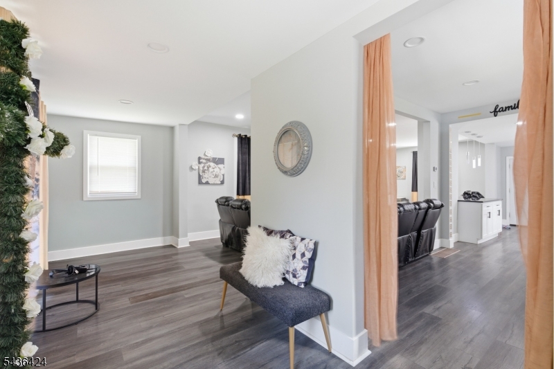 245 W 3Rd Ave