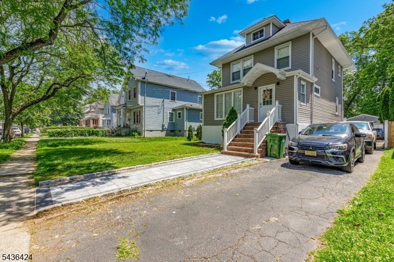 245 W 3Rd Ave