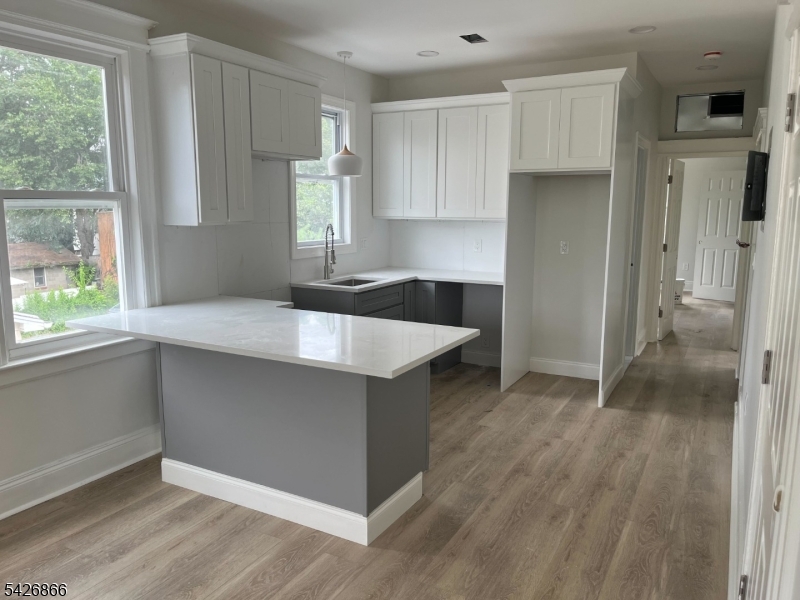 60 Hilton Ave Unit 3 3