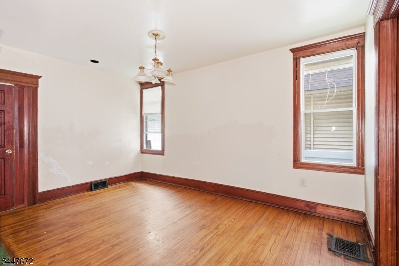 149 N Essex Ave