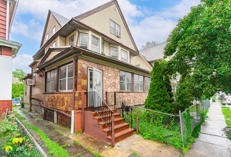 149 N Essex Ave