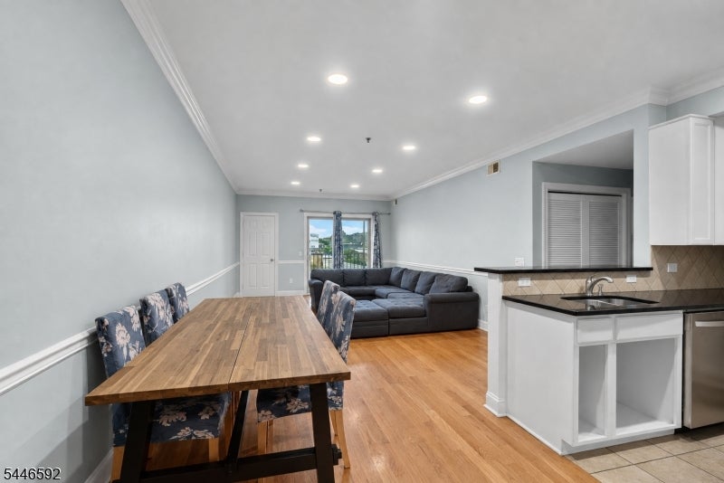 15-19 Tichenor Ln 403