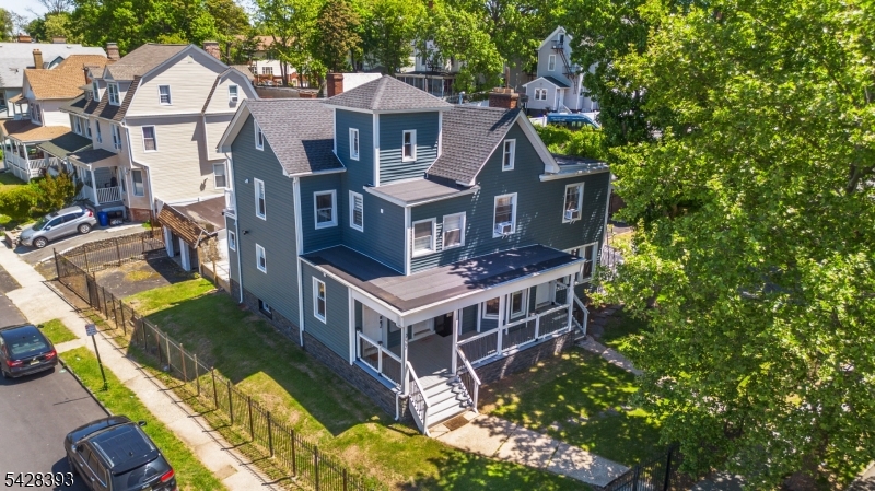 222 William St