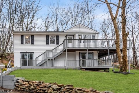 4 Toledo Ct Hopatcong Boro NJ 07843