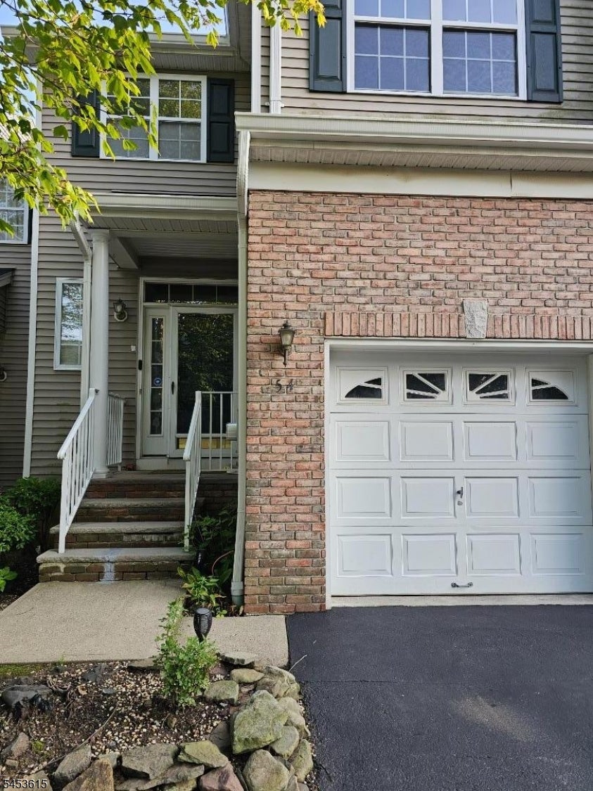 54 Jackson Ave