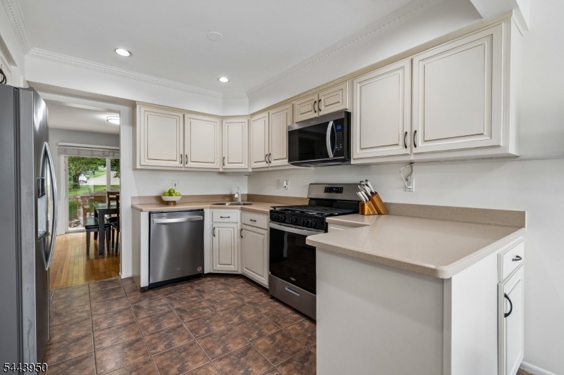 3 Fowler Dr