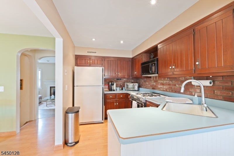 4-29 Summit Ave