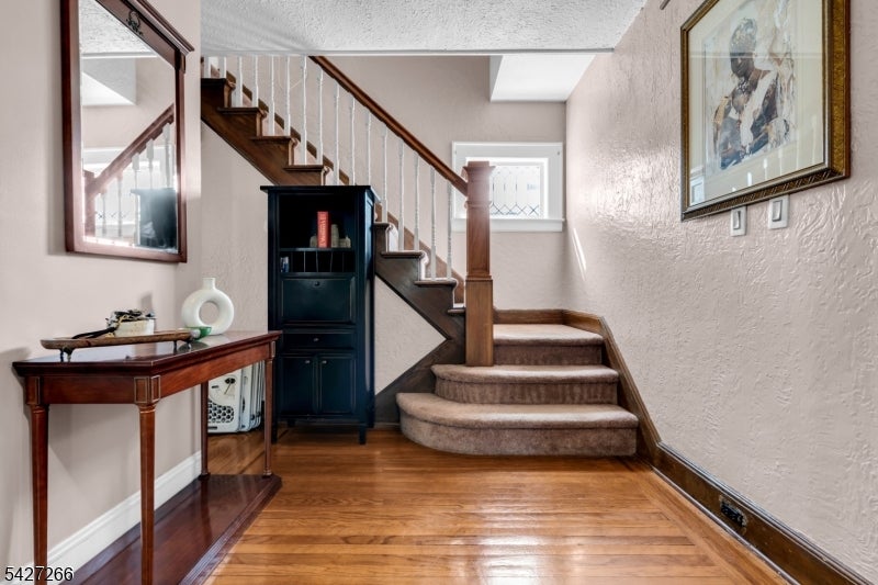 87 Keer Ave