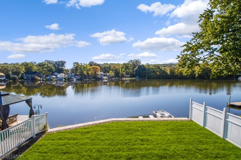 104 W Shore Rd