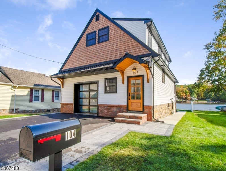 104 W Shore Rd