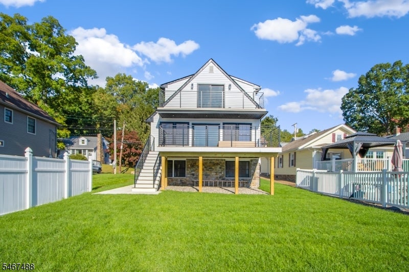 104 W Shore Rd