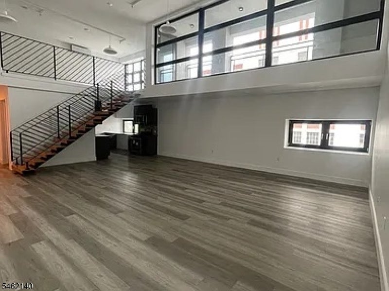 135 South St 501