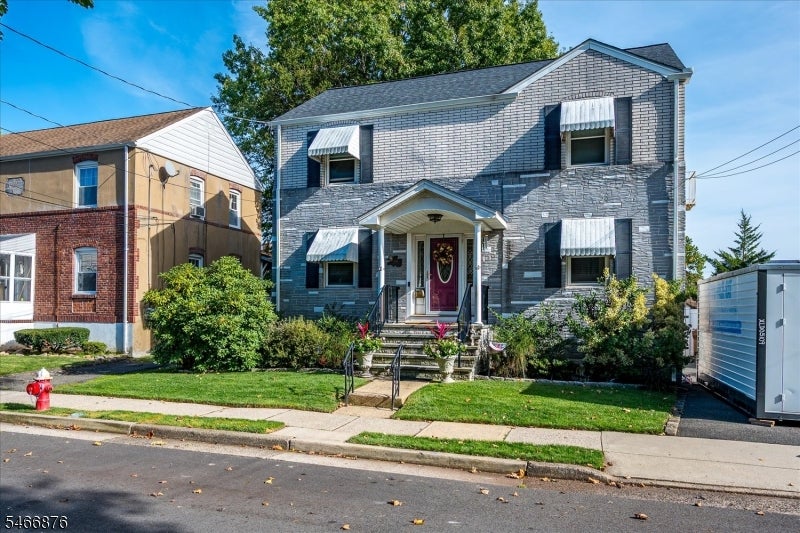 551 Rosewood Ter