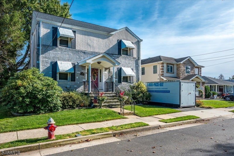 551 Rosewood Ter