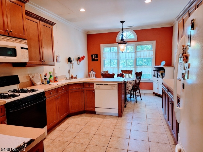 40 Schmidt Cir